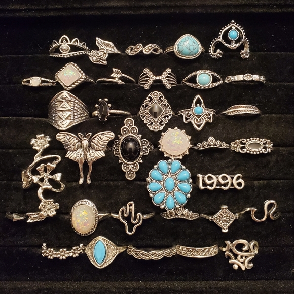 Jewelry - Lot of 35pcs fashion rings